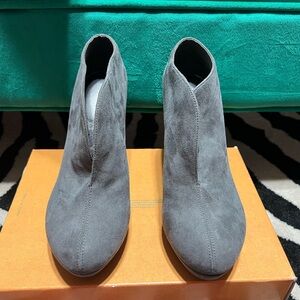 Audrey Brooke Bootie Heel Grey Suede 3” Stilettos Sz 8